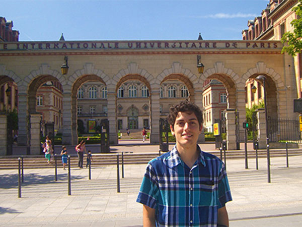 Santiago Benavides in Paris