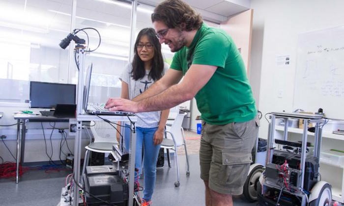 Hands-On Science Courses Boost Graduation Rates and STEM Retention