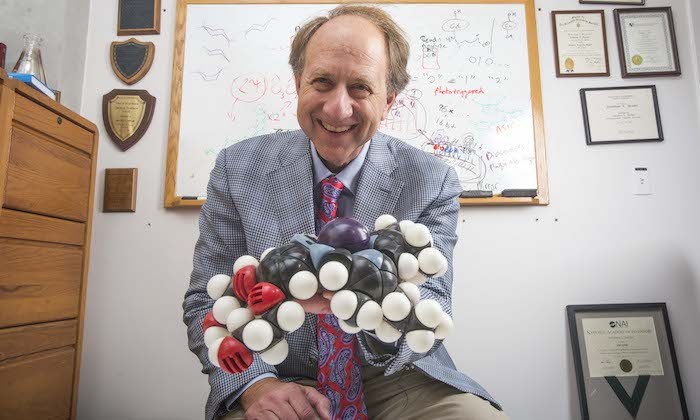 Chemist Sessler Offers Inspiring Story of Persistence