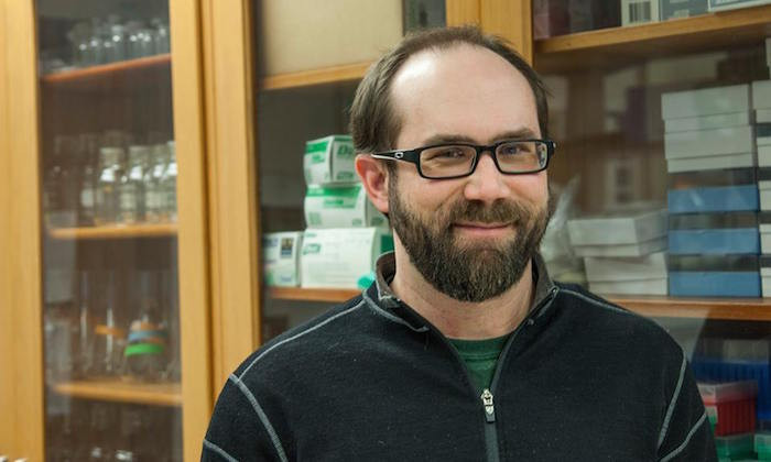 Marine Scientist Brett Baker Receives Simons Award