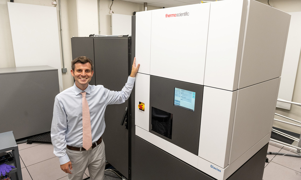 As Cryo-EM Capabilities Expand, Cool Science at UT Gets a Boost